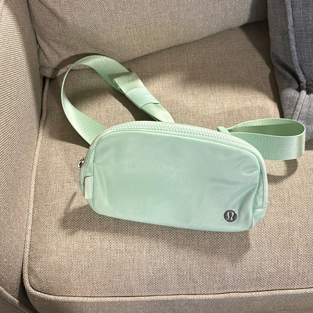 Lululemon Everywhere Belt Bag - Turquoise/Aqua